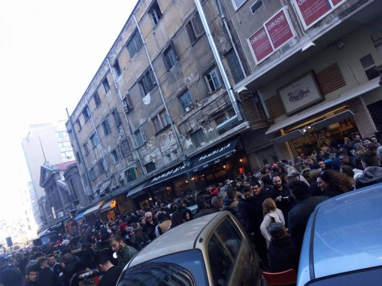Μία πόλη, ένα πάρτι – Έτσι γλέντησε η Θεσσαλονίκη την παραμονή των Χριστουγέννων (εικόνες, βίντεο)